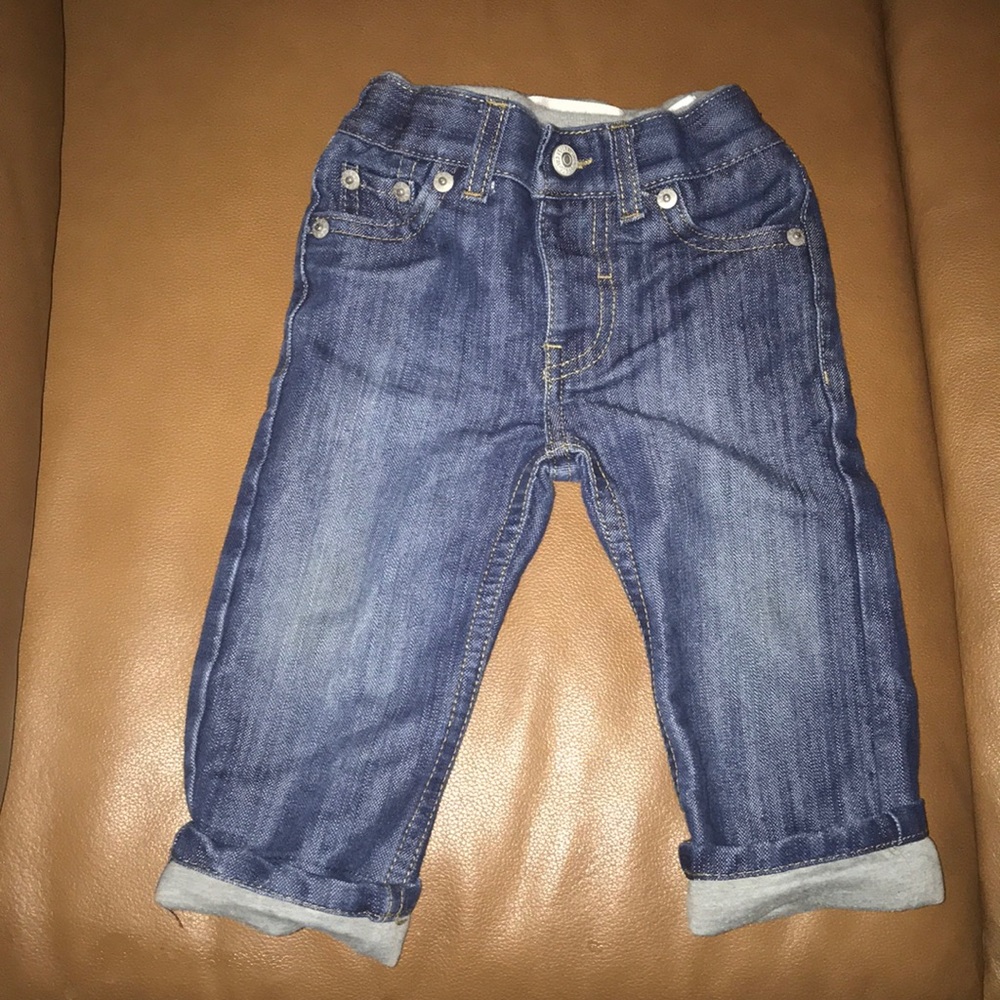 Infant Levi’s 514 straight leg w/ribbed waistband.